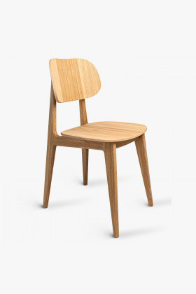 Celodrevená dubová stolička